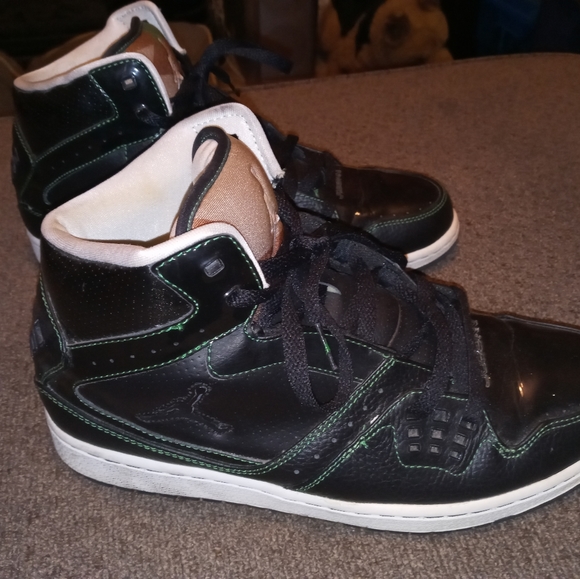 Sneakers - Picture 2 of 6